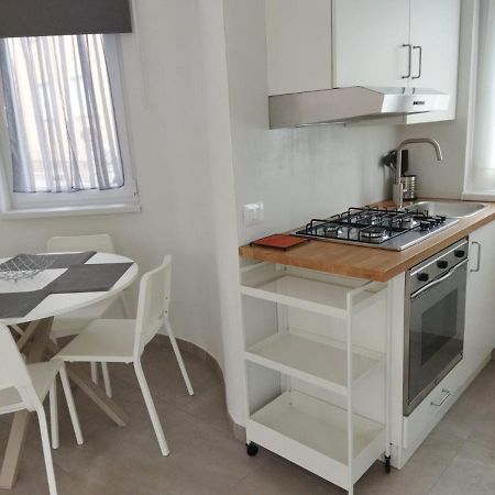 Apartamento Riva'S Slim House 2 Exterior foto