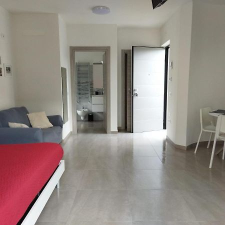 Apartamento Riva'S Slim House 2 Exterior foto