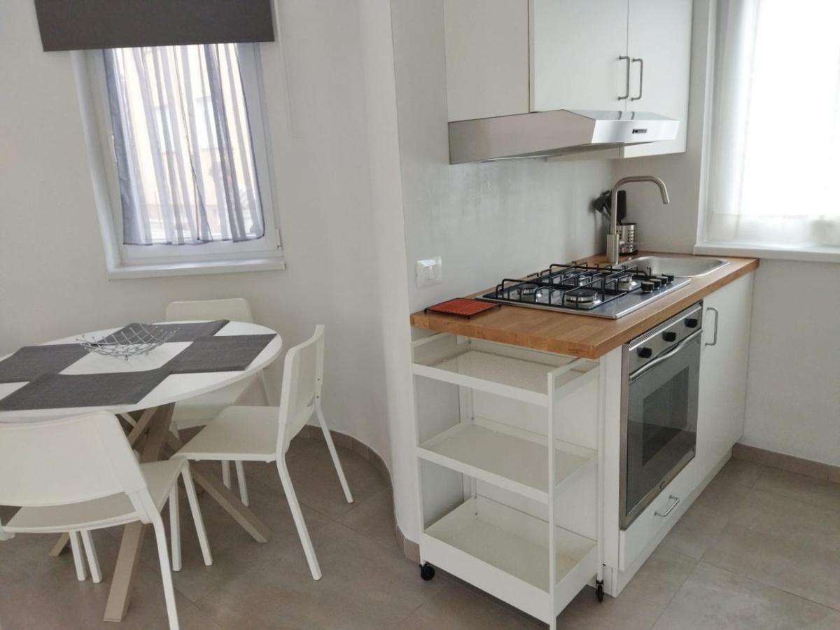Apartamento Riva'S Slim House 2 Exterior foto