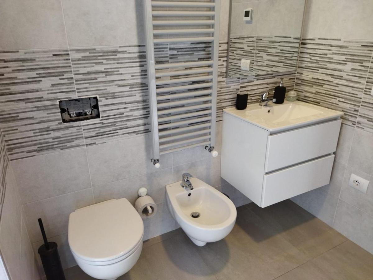 Apartamento Riva'S Slim House 2 Exterior foto